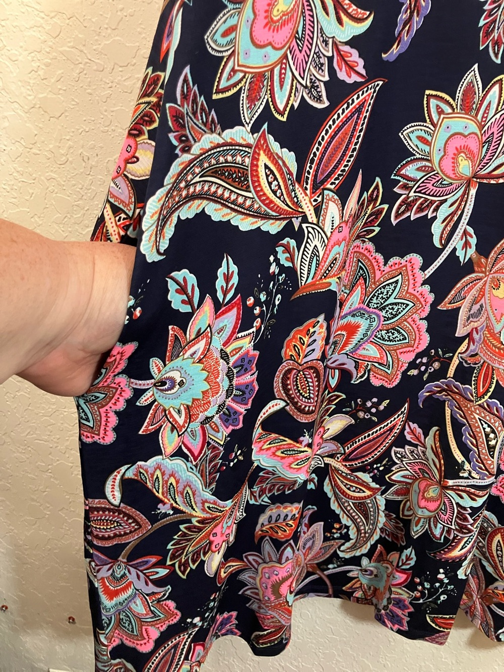 Dear Scarlett Sleeveless Paisley Midi Dress in Navy and Pink - Picture 5 of 6
